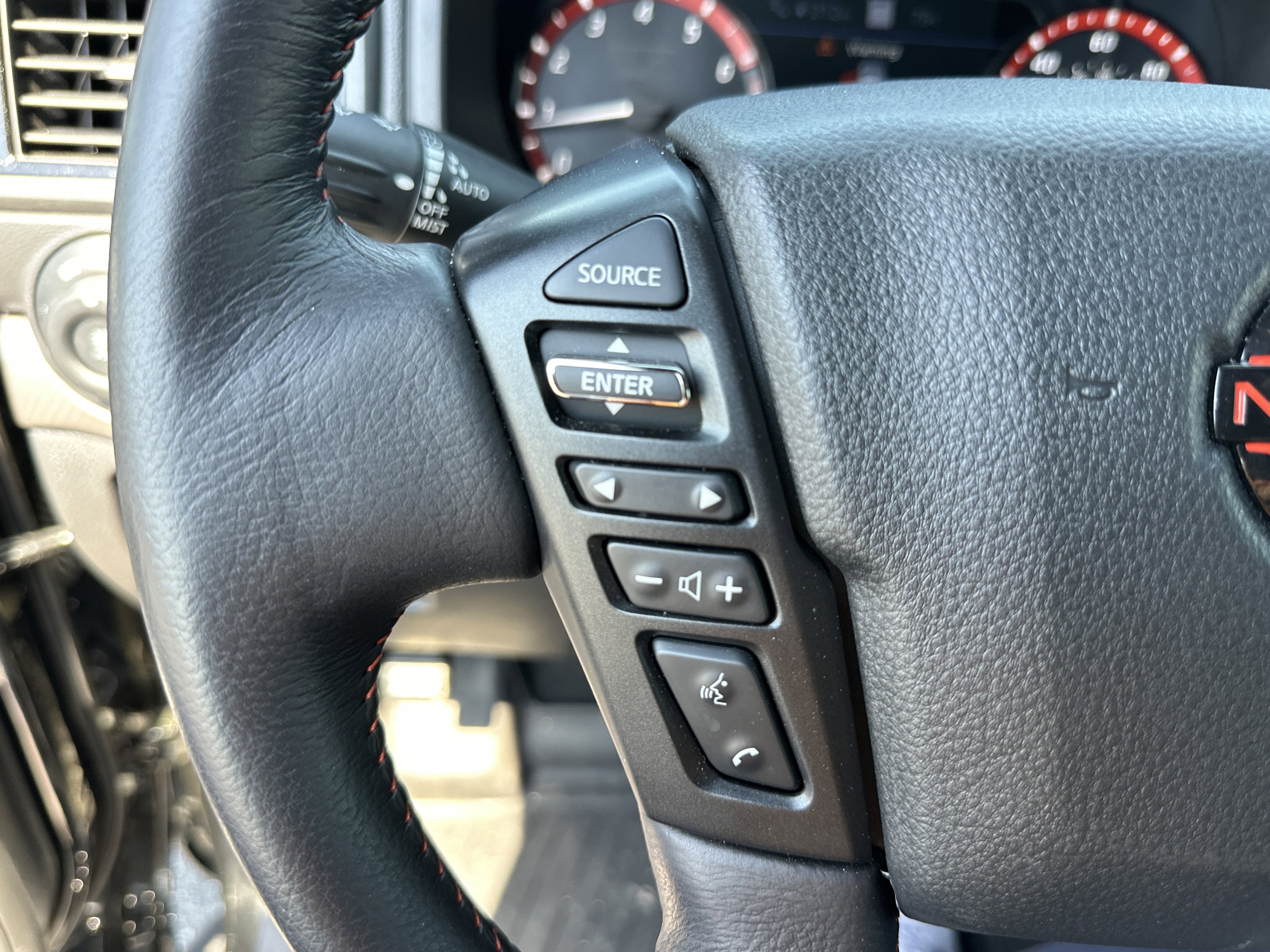 Used 2024 Nissan Titan PRO-4X w/ Pro-4x Convenience Package image 26