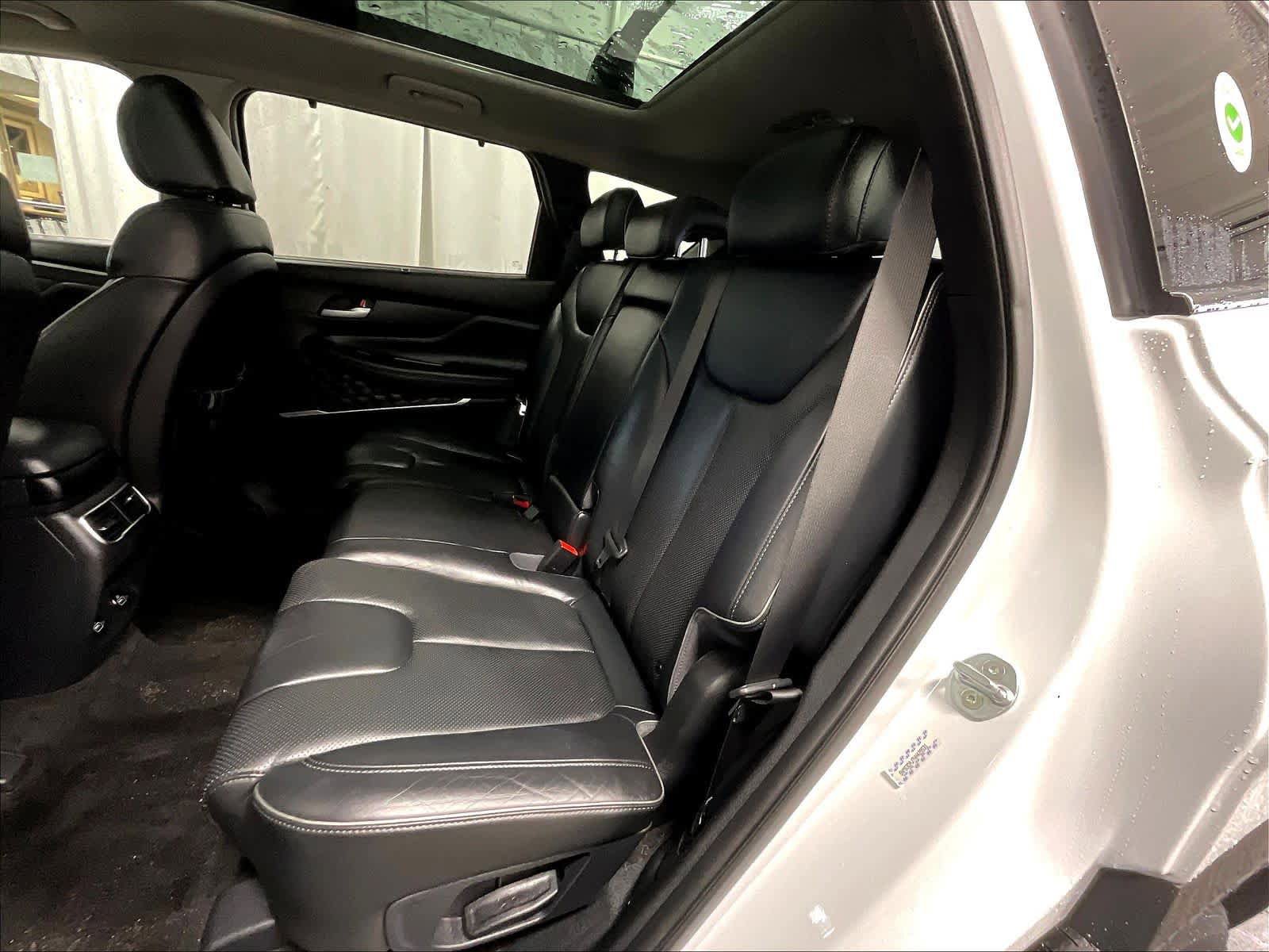 Used 2022 Hyundai Santa Fe SEL w/ Convenience + Premium Package AWD/4WD image 15
