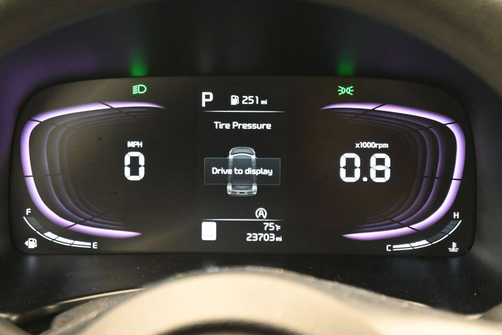 Used 2025 Kia Soul LX w/ LX Technology Package FWD image 16