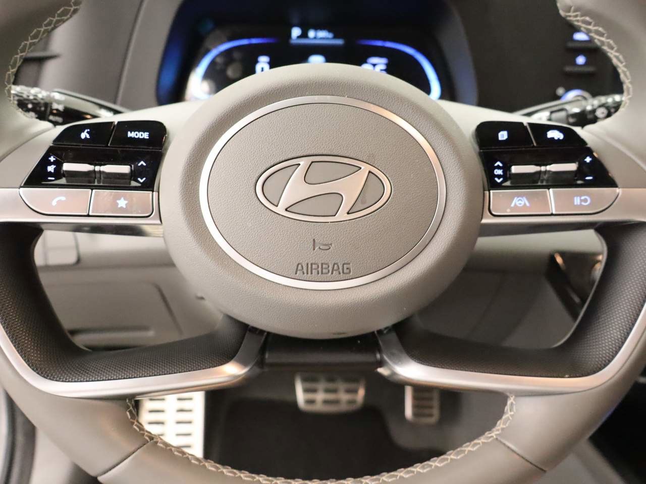 Used 2025 Hyundai Elantra Sport image 13