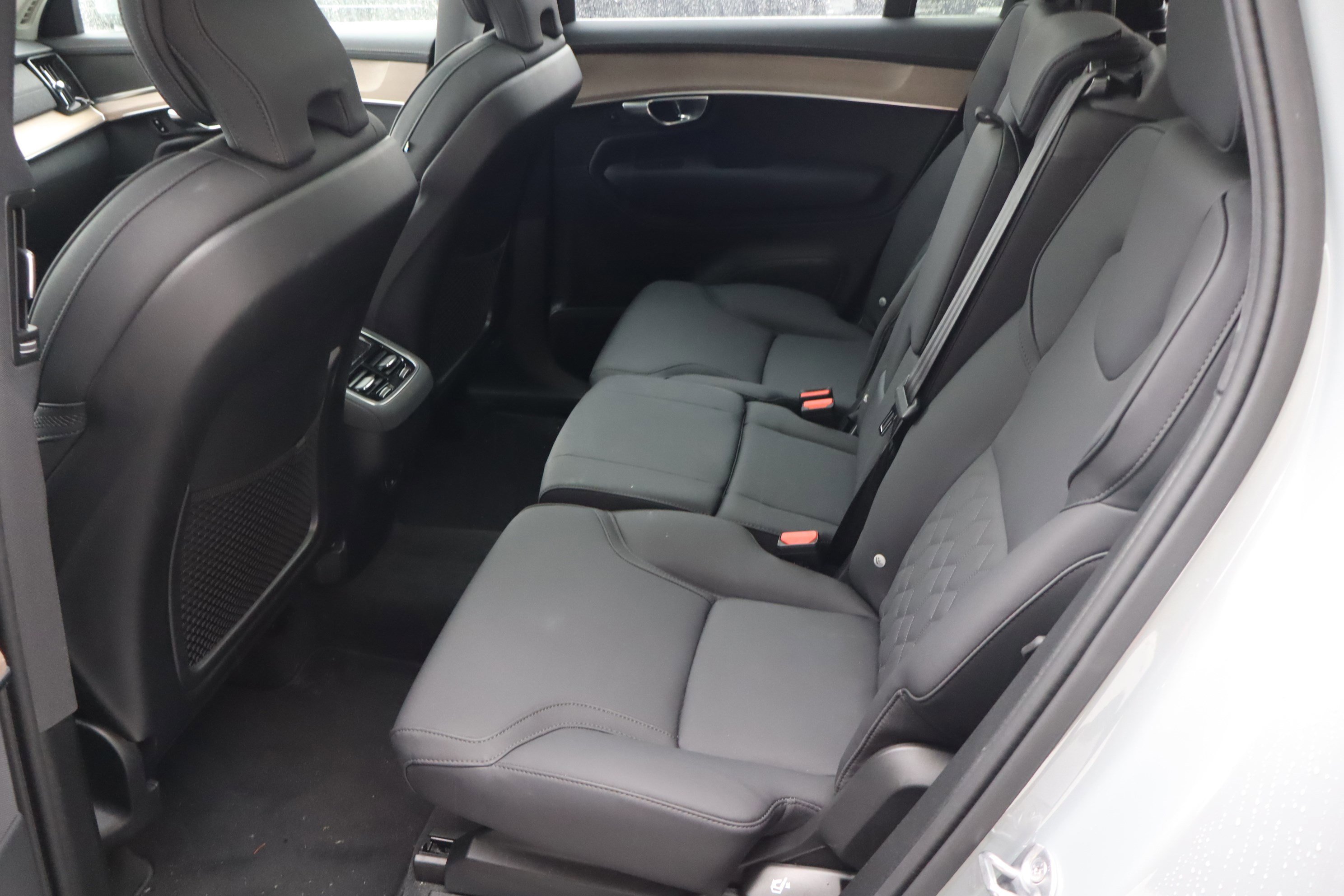 Used 2025 Volvo XC90 B6 Plus image 31