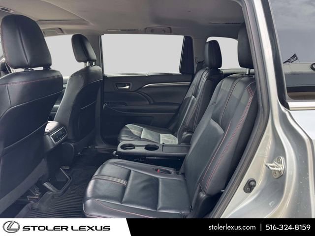 Used 2019 Toyota Highlander SE w/ Protection Package #3 AWD/4WD image 16