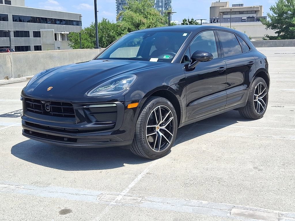 Certified 2024 Porsche Macan image 1