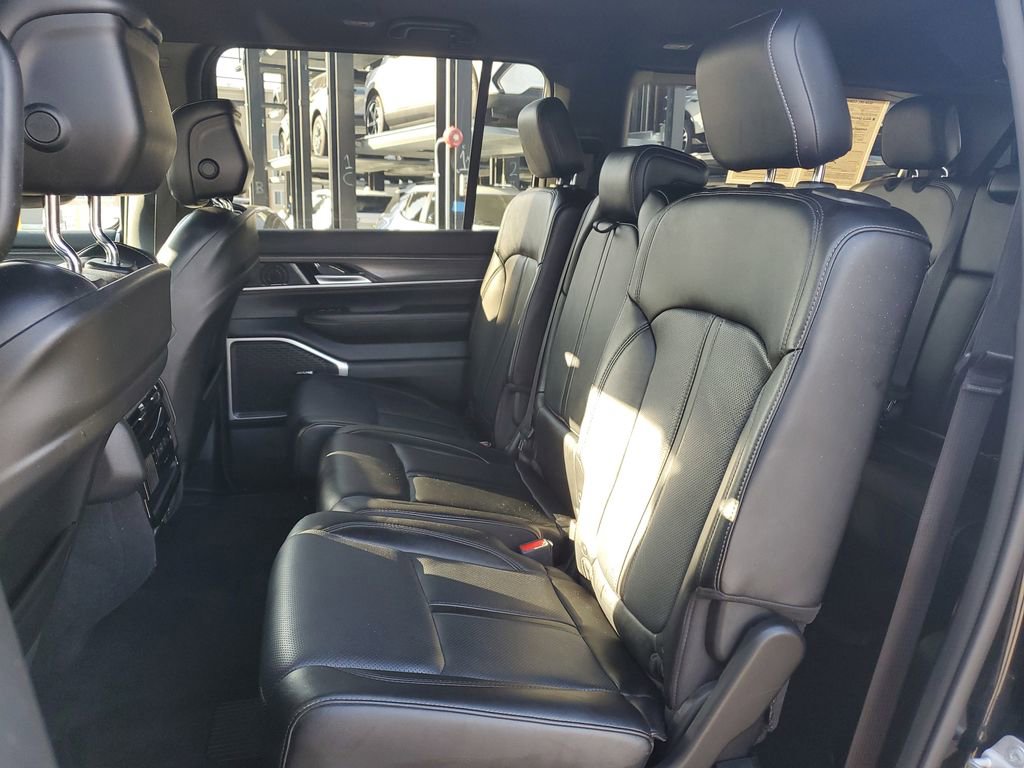 Used 2024 Jeep Wagoneer Series II w/ Flexible Seating Group RWD image 13