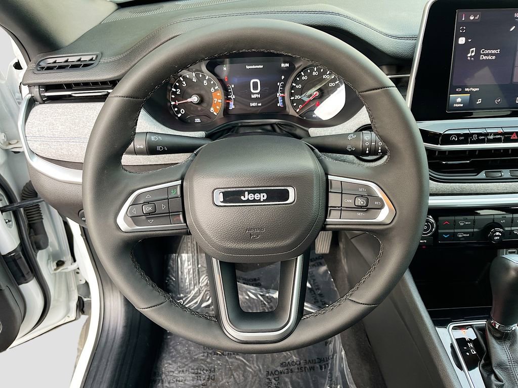 Used 2025 Jeep Compass Latitude image 11