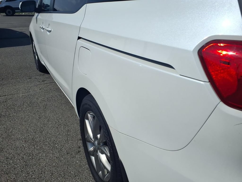 Used 2021 Kia Sedona EX FWD image 17