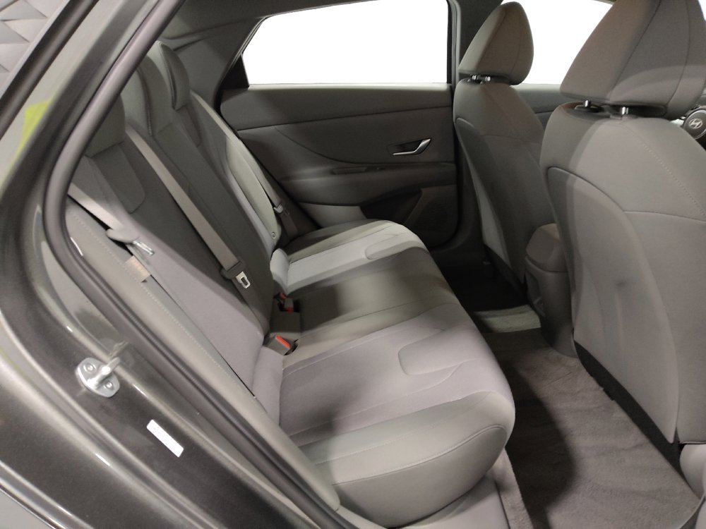 Used 2024 Hyundai Elantra SE image 19