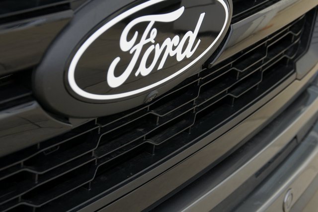 New 2025 Ford F150 Lariat w/ Equipment Group 502A High image 8