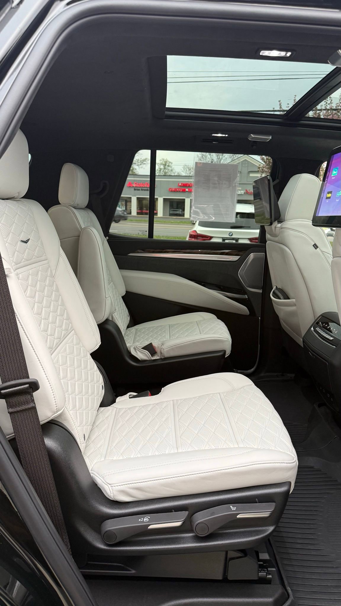 Used 2026 Cadillac Escalade Platinum Sport w/ LPO, ONYX Package AWD/4WD image 10