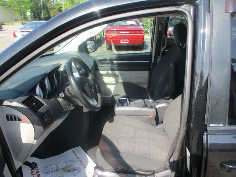 Used 2008 Dodge Grand Caravan SXT w/ Family Value Group FWD image 10