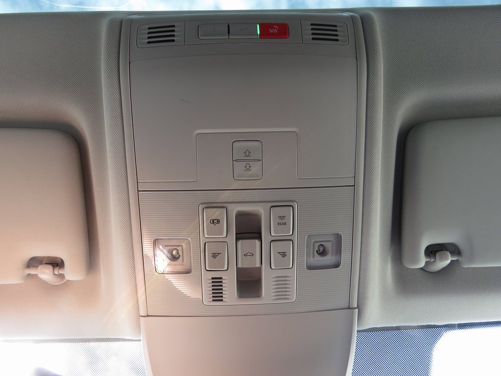 Used 2024 Volkswagen Taos SE w/ Panoramic Sunroof Package image 28