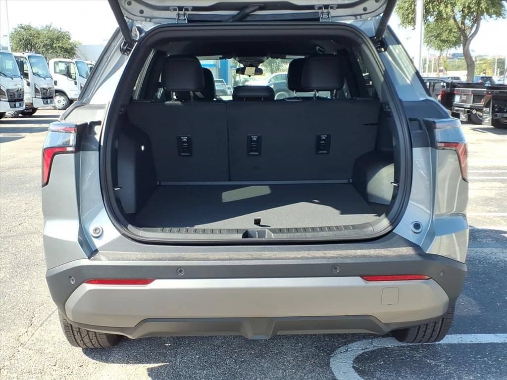 New 2027 Chevrolet Equinox LT w/ Convenience Package II FWD image 12