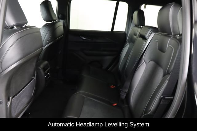 Used 2025 Jeep Grand Cherokee Altitude AWD/4WD image 16