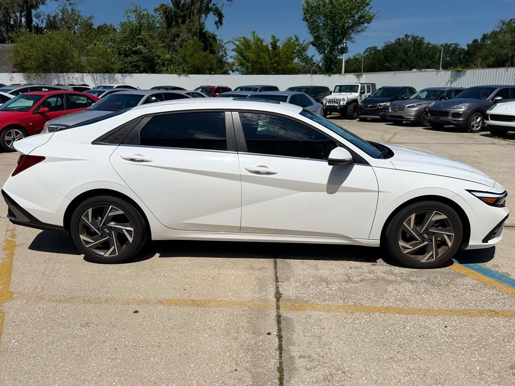 Used 2025 Hyundai Elantra Limited FWD image 6