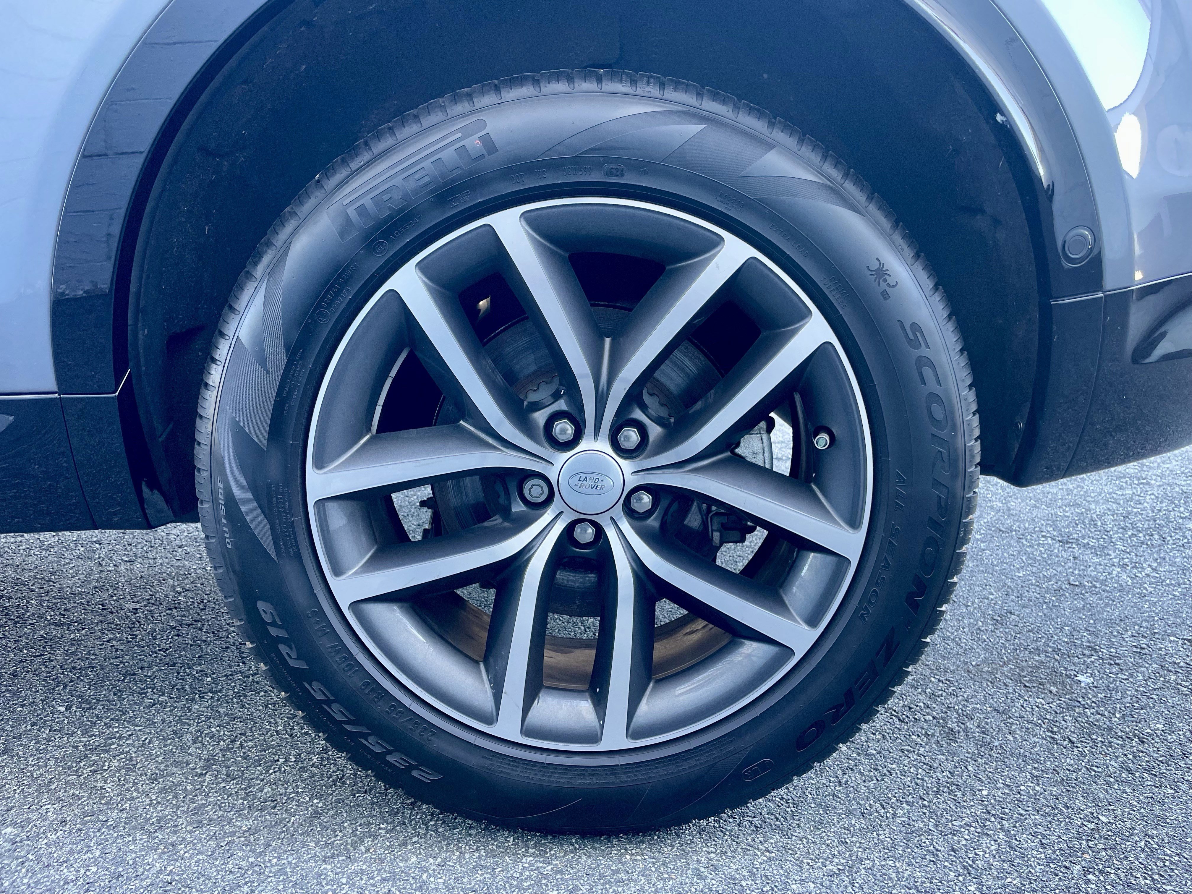 Certified 2024 Land Rover Discovery Sport Dynamic SE image 10