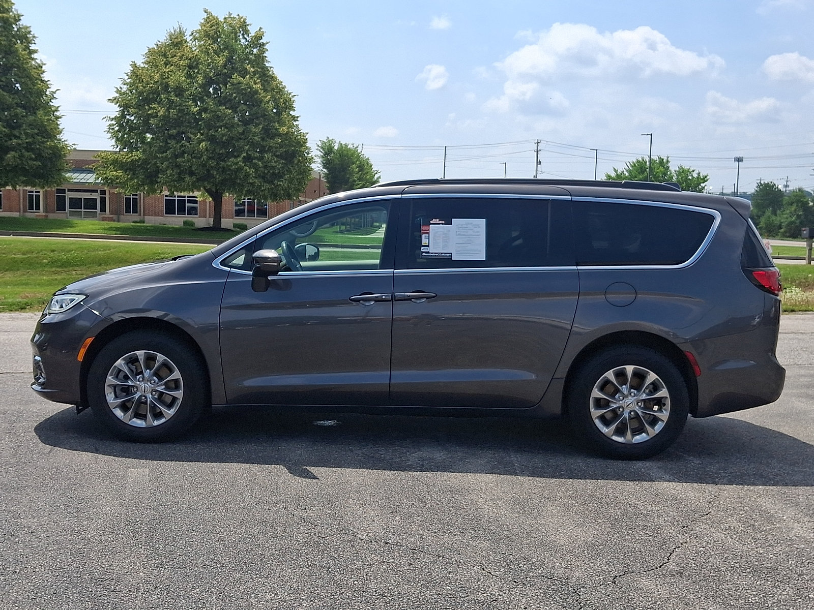Certified 2022 Chrysler Pacifica Touring-L AWD/4WD image 7