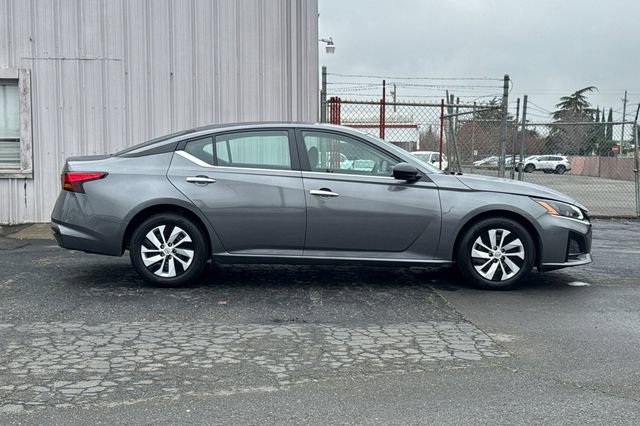 Used 2025 Nissan Altima 2.5 S image 3