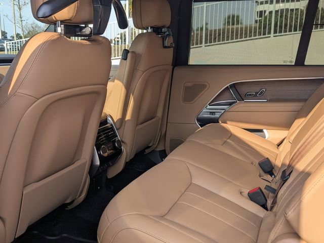 New 2026 Land Rover Range Rover Long Wheelbase SE image 12
