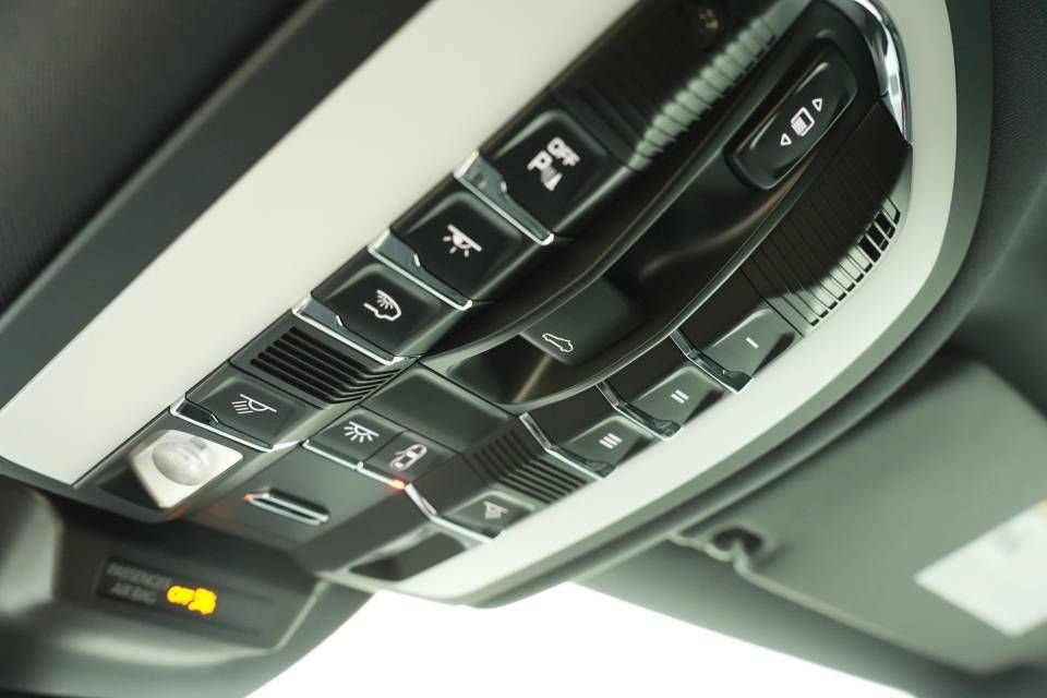 Certified 2026 Porsche Macan AWD/4WD image 39