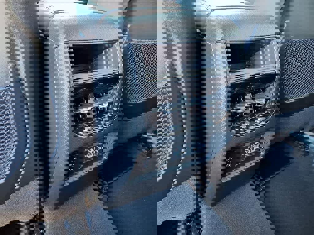 Used 2023 Jeep Grand Cherokee Laredo w/ Luxury Tech Group I image 11