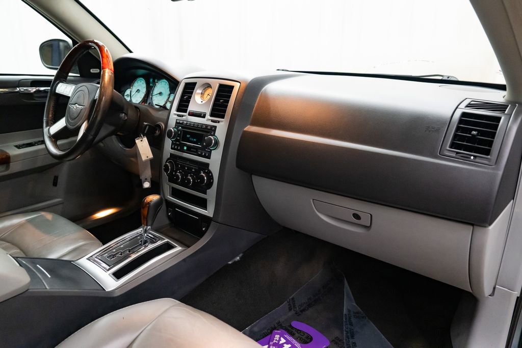 Used 2006 Chrysler 300 C w/ Protection Group II image 28