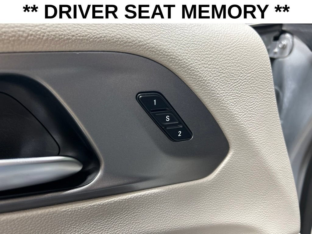 Certified 2023 Chrysler Pacifica Touring-L FWD image 10
