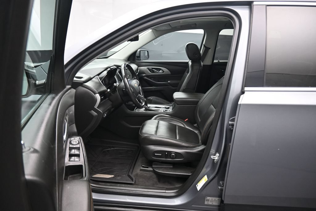 Used 2020 Chevrolet Traverse LT w/ LT Premium Package AWD/4WD image 13