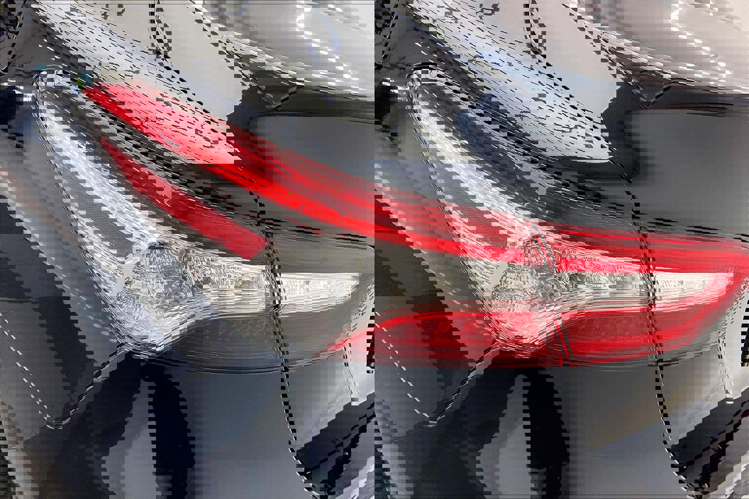 Used 2018 Toyota Camry XLE image 29