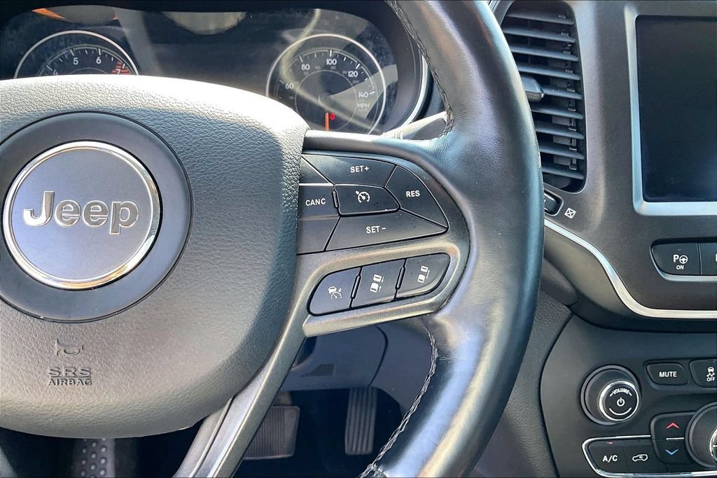 Used 2019 Jeep Cherokee Trailhawk AWD/4WD image 13