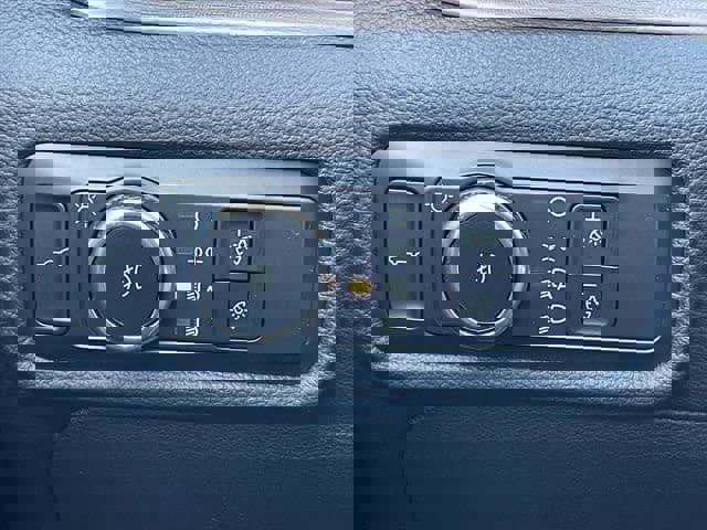 Used 2023 Ford Explorer Limited image 18