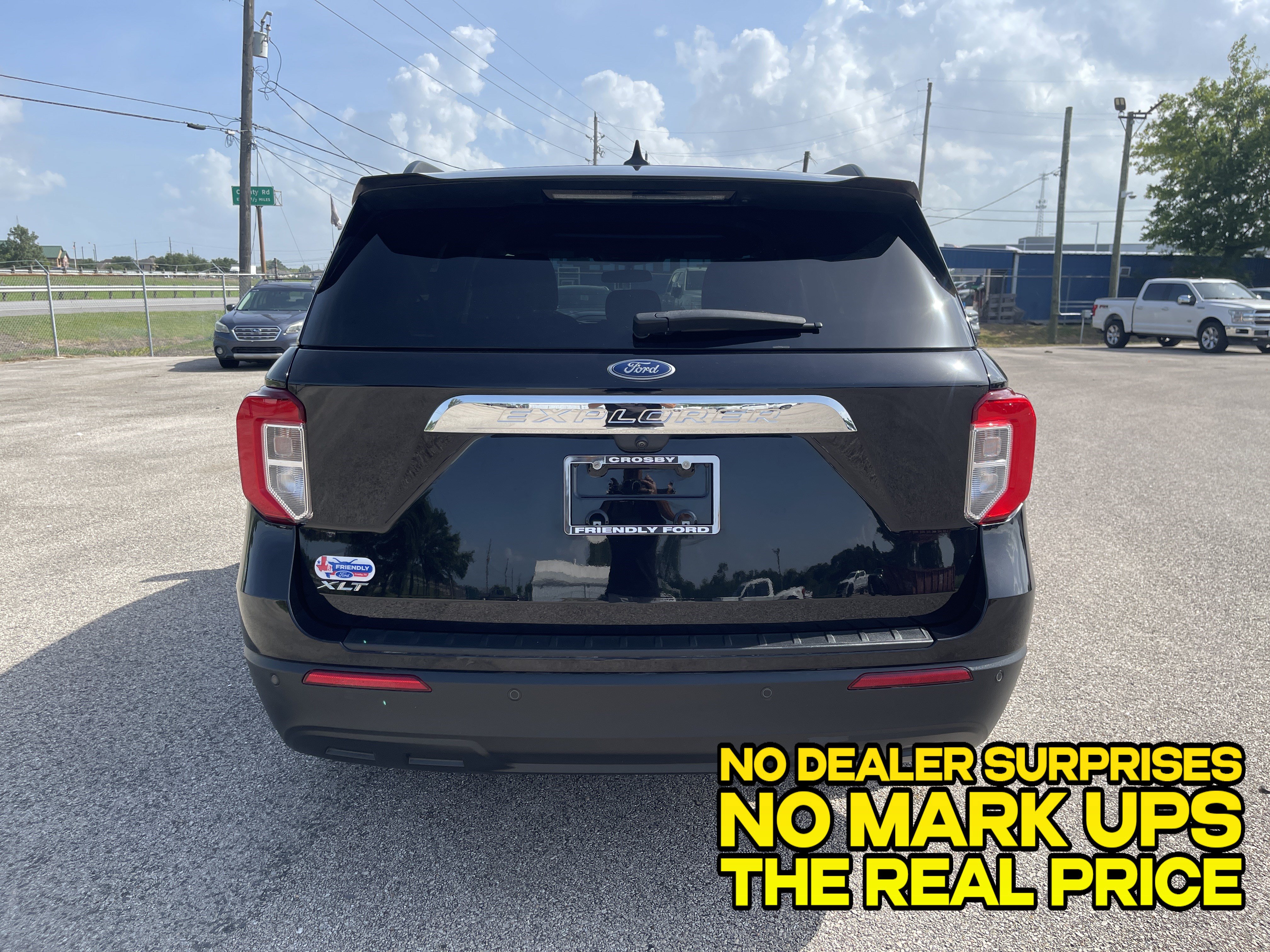 Used 2024 Ford Explorer XLT RWD image 3