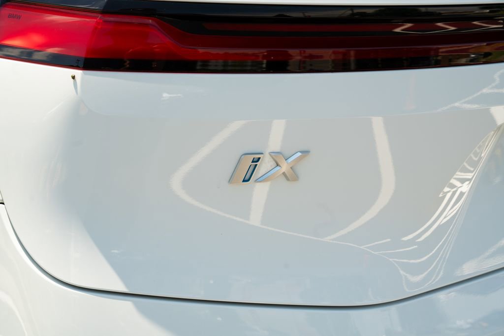 Used 2024 BMW iX xDrive50 w/ Premium Package AWD/4WD image 20