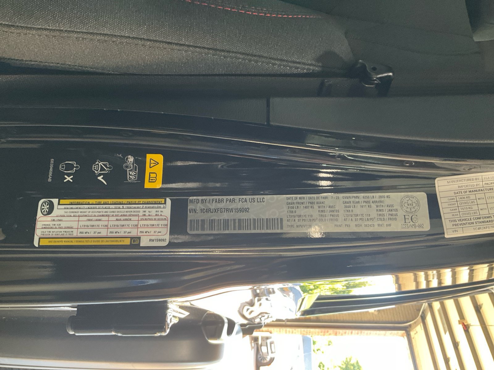 Used 2024 Jeep Wrangler Unlimited Rubicon w/ XTREMEE 35" Tire Package AWD/4WD image 28
