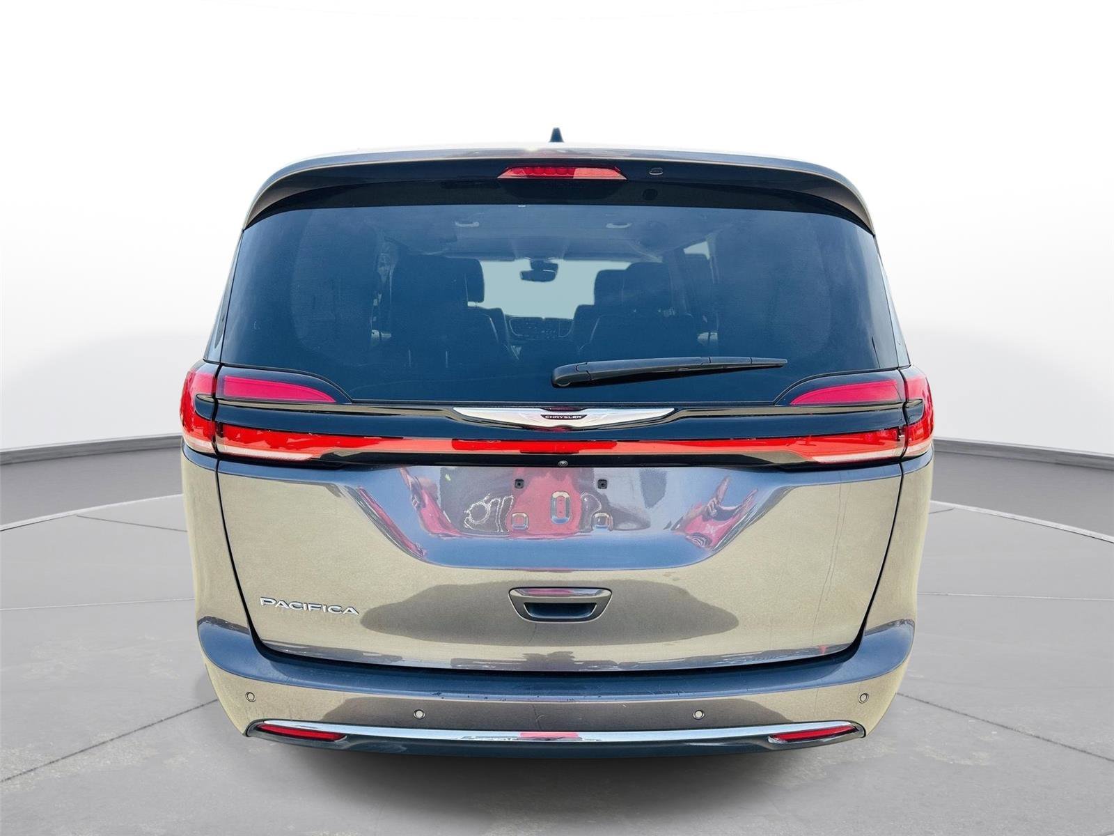 Used 2023 Chrysler Pacifica Touring-L image 38
