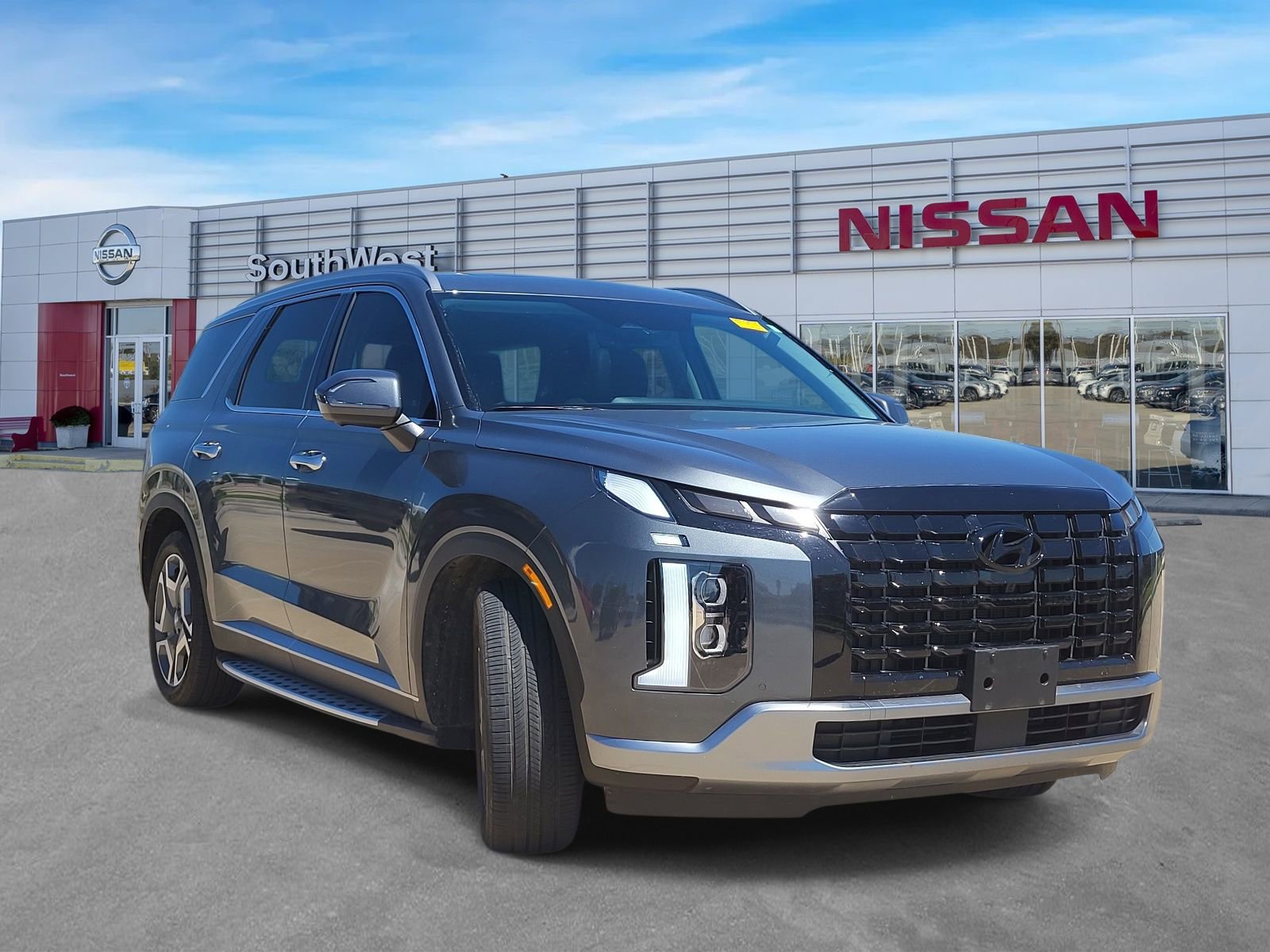 Used 2025 Hyundai Palisade SEL FWD image 3