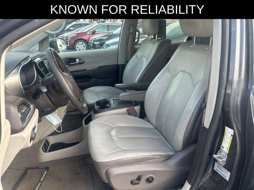 Used 2017 Chrysler Pacifica Touring-L Plus FWD image 20