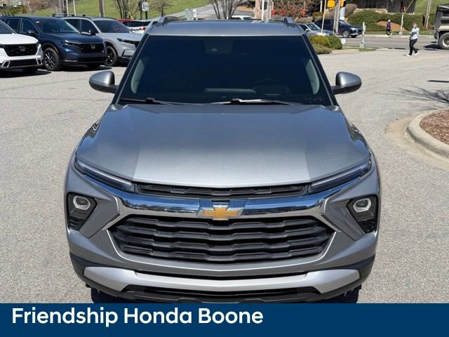 Used 2024 Chevrolet TrailBlazer LT w/ LT Cold Weather Package image 2
