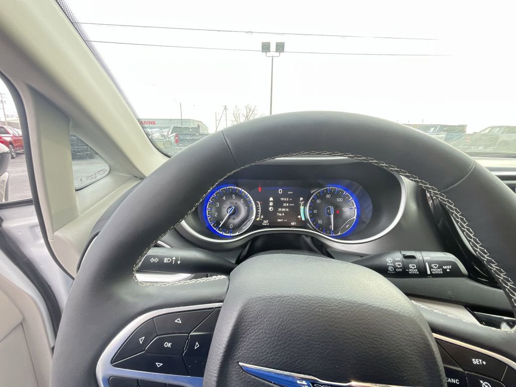 Used 2024 Chrysler Pacifica Touring-L FWD image 15