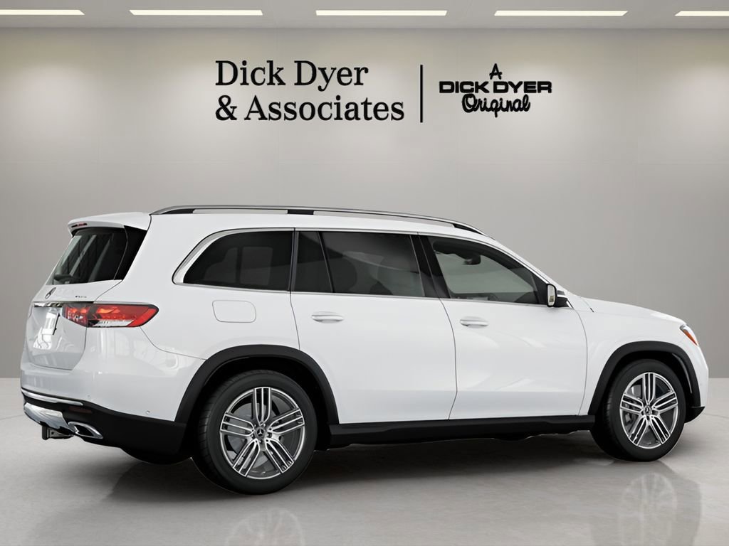 Used 2025 Mercedes-Benz GLS 450 4MATIC image 8