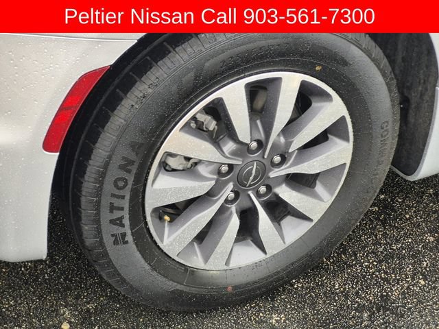 Used 2024 Chrysler Pacifica Limited FWD image 7