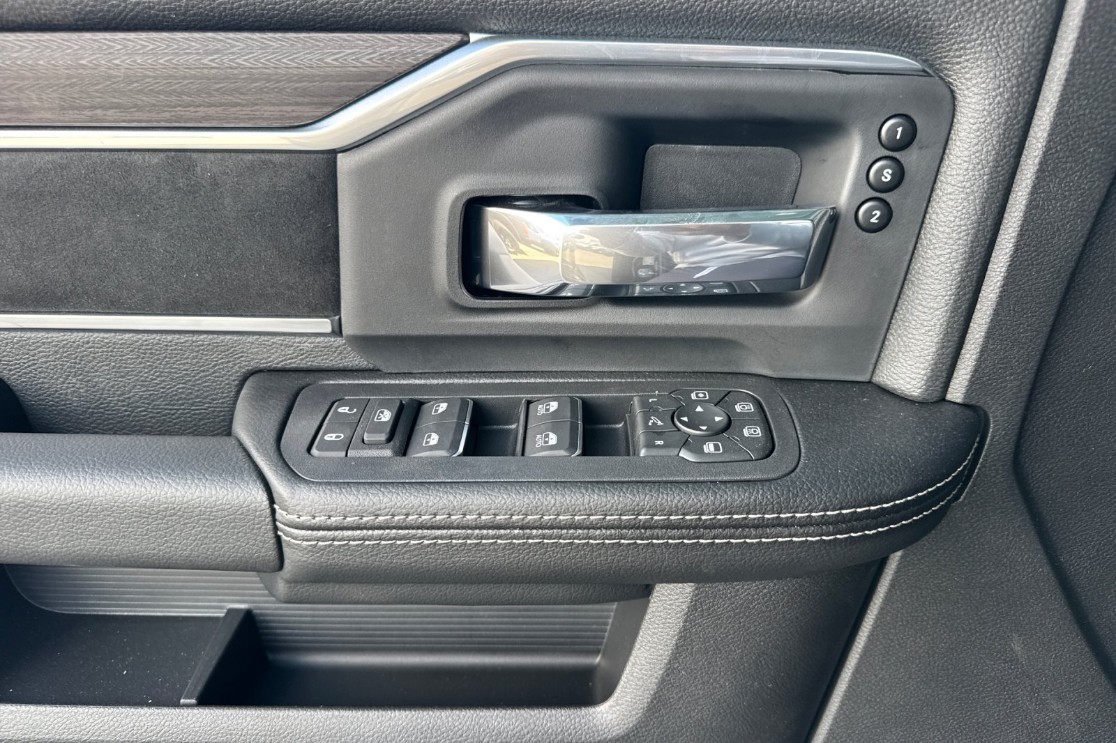 New 2027 RAM 3500 Laramie AWD/4WD image 10