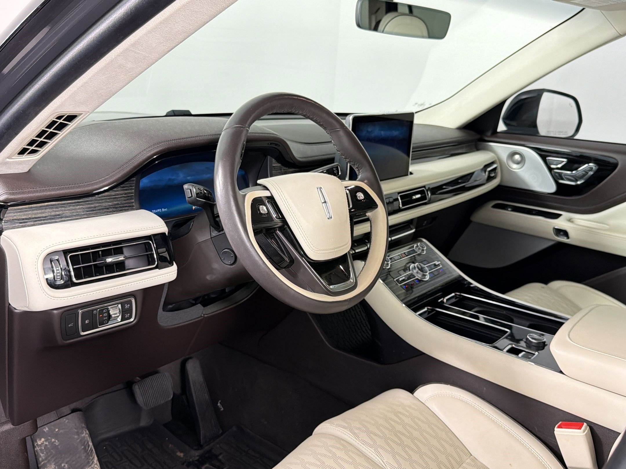 Used 2023 Lincoln Aviator Black Label AWD/4WD image 4