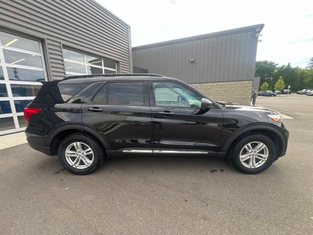 Used 2023 Ford Explorer XLT w/ Equipment Group 202A AWD/4WD image 4