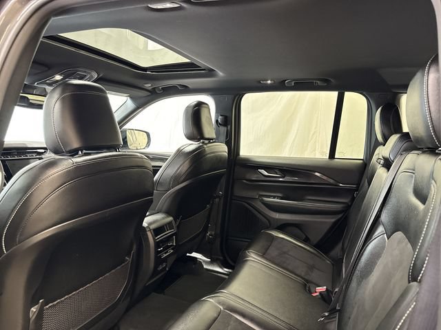 Used 2023 Jeep Grand Cherokee Altitude AWD/4WD image 14