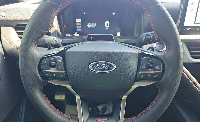 Used 2025 Ford Explorer ST image 10