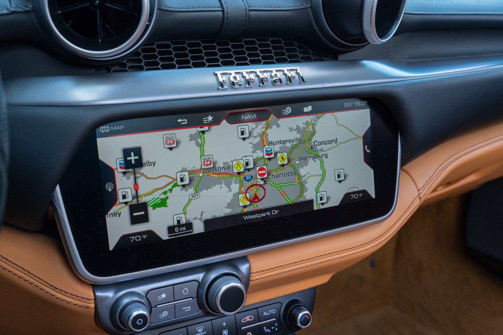 Used 2019 Ferrari Portofino RWD image 41