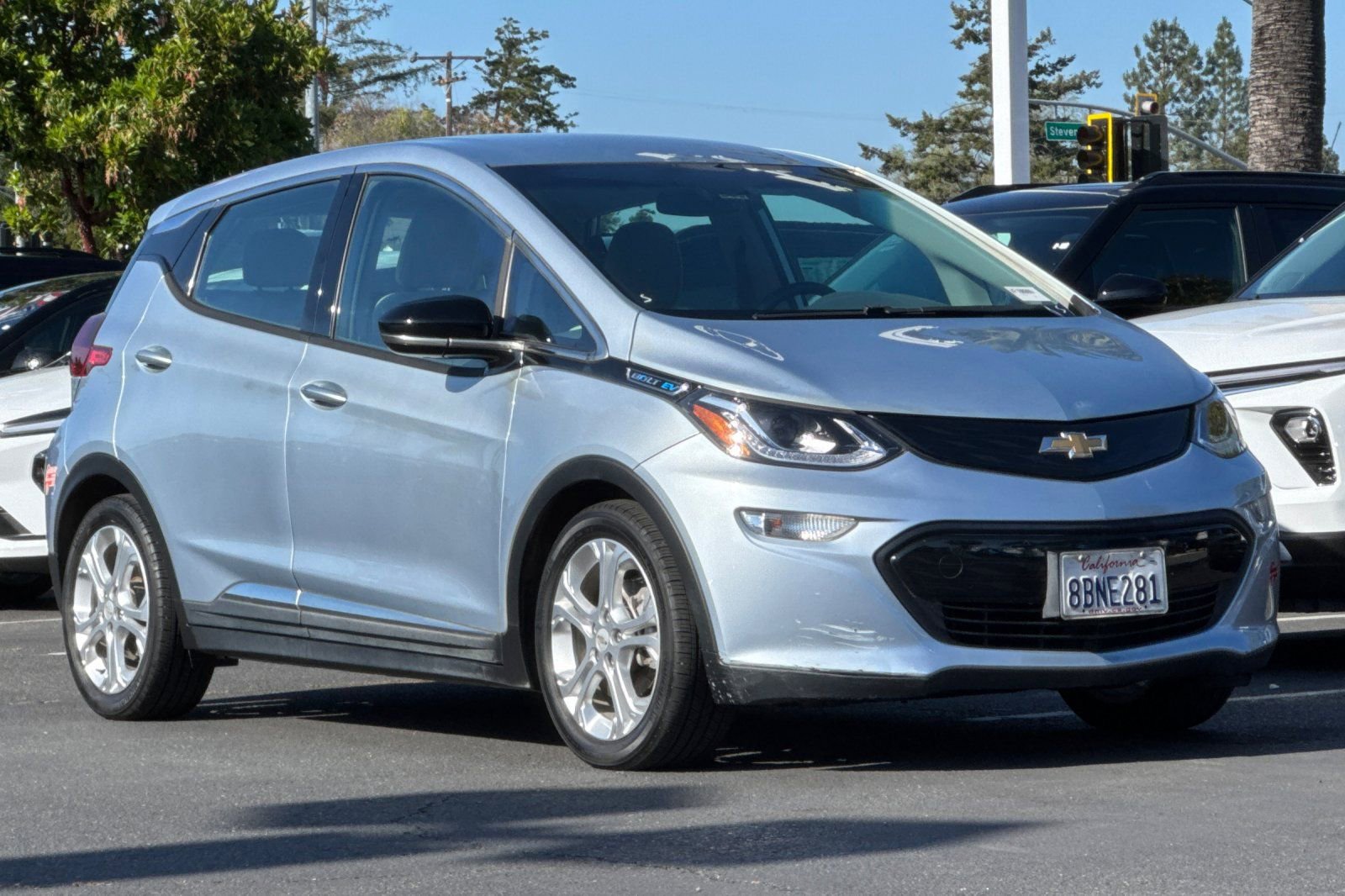 Used 2017 Chevrolet Bolt LT FWD image 2