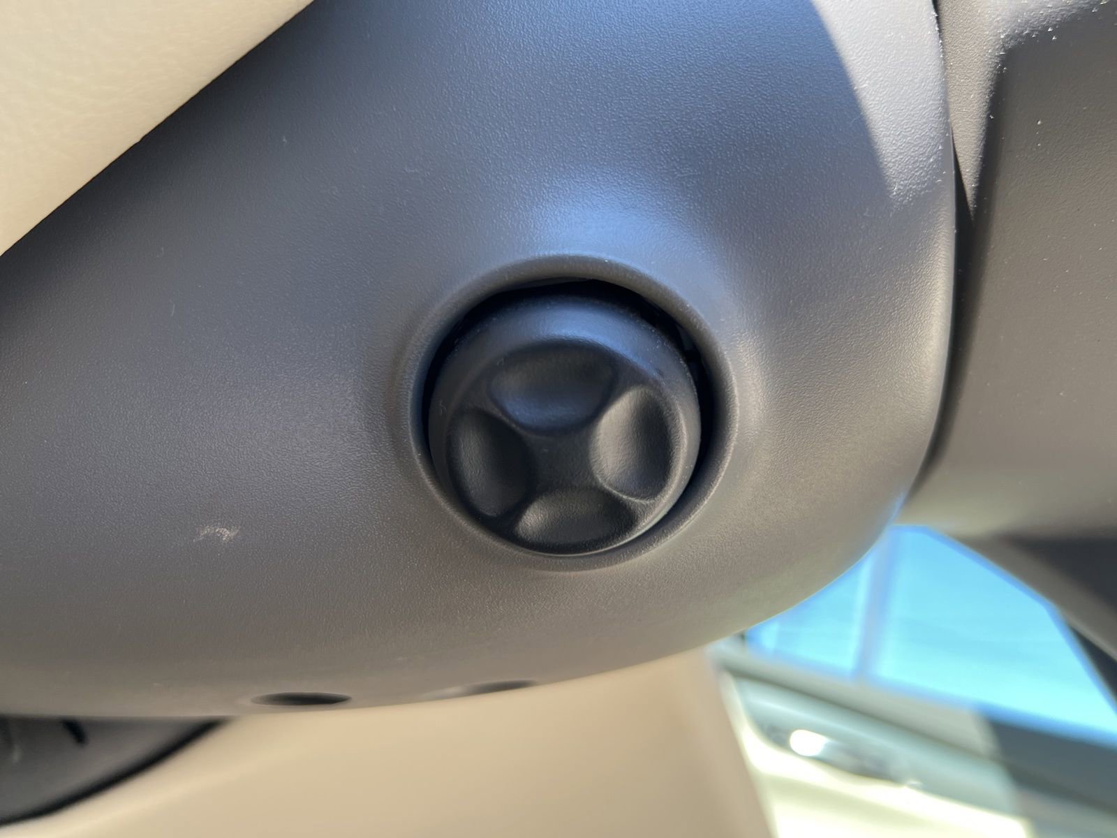 Used 2018 Cadillac XT5 Luxury w/ Driver Awareness Package image 33