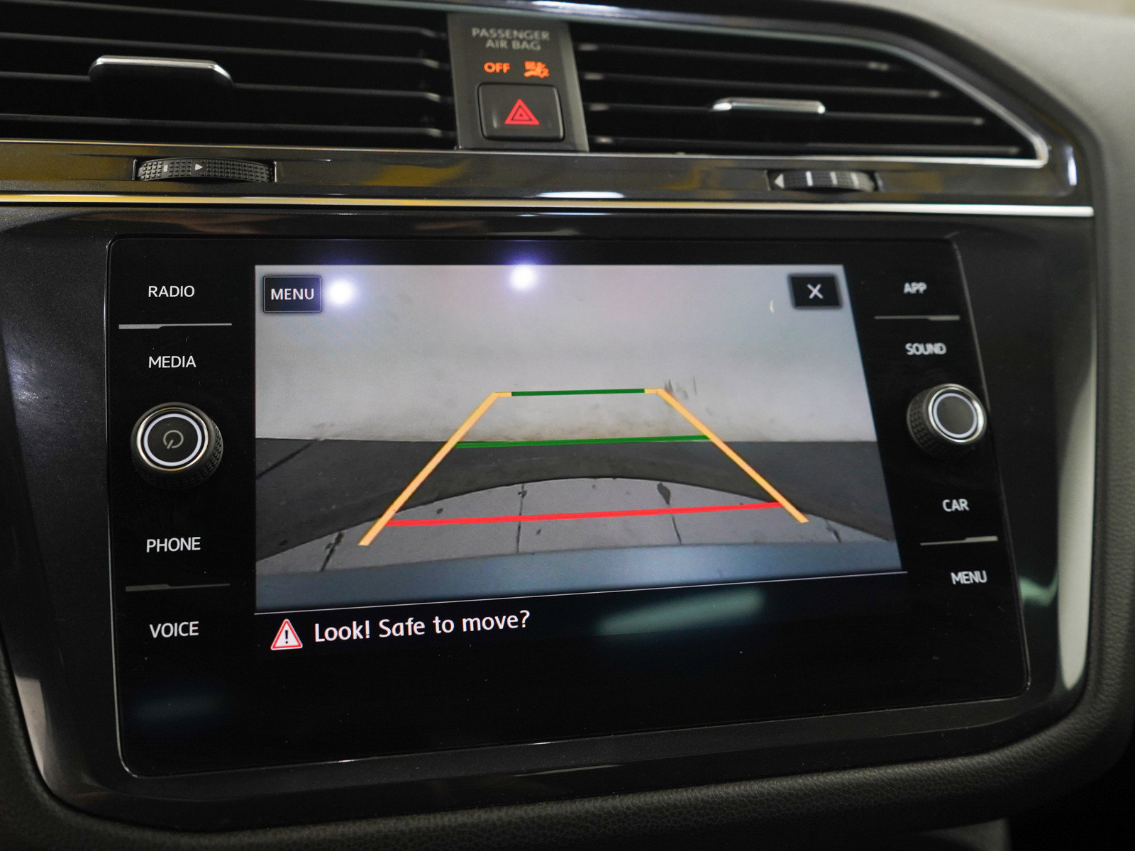 Used 2019 Volkswagen Tiguan SE w/ Panoramic Sunroof Package AWD/4WD image 28
