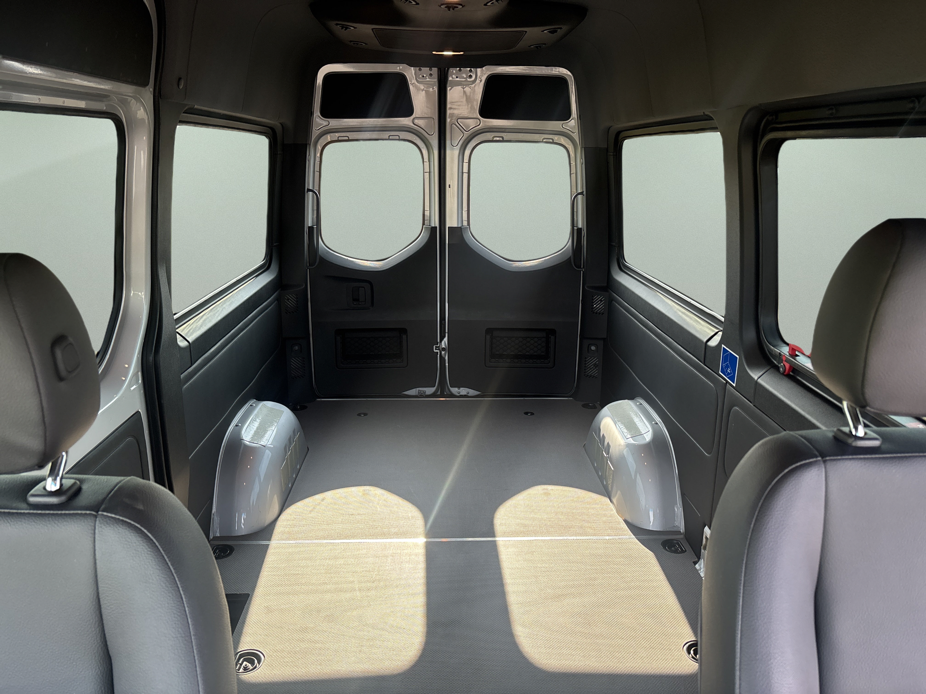 Used 2021 Mercedes-Benz Sprinter 2500 image 11